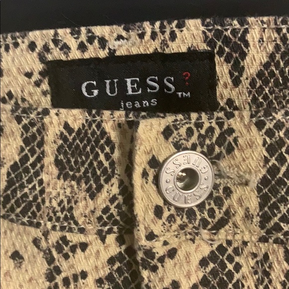 GUESS High Rise Shorts - Picture 2 of 4